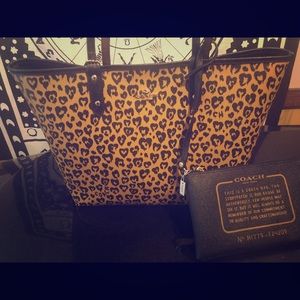 Brand new coach tote paid $350